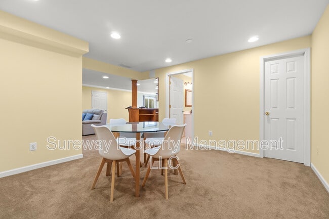 Building Photo - 2 Heather Ln