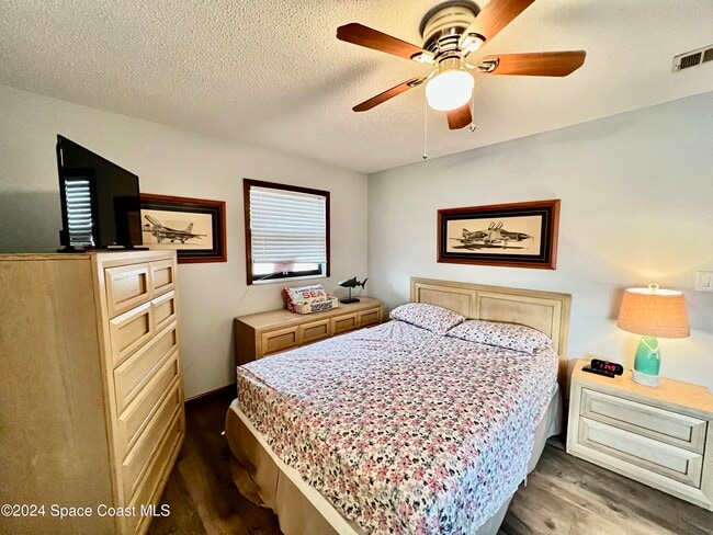 Building Photo - 416 Sailfish Ave
