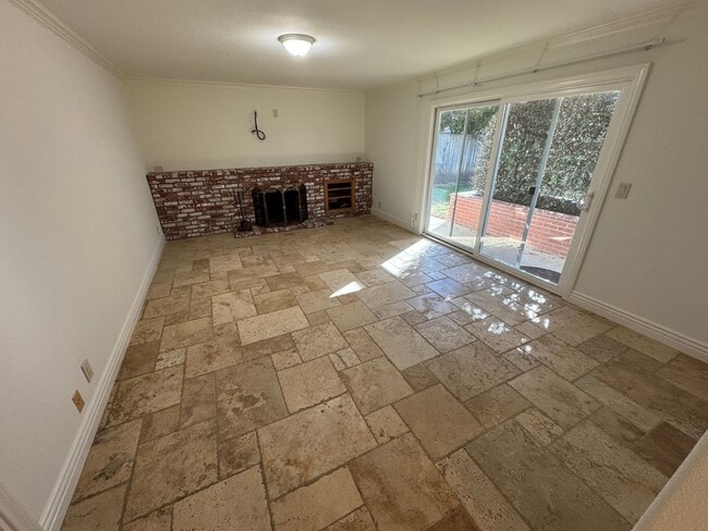 Building Photo - Spacious East Ventura Home- Many Interior Upgrades and Large Backyard!