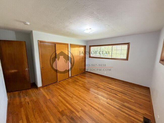 Building Photo - 3BR Single-Level Home in NE Salem | Tons of Storage!