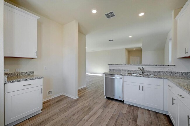 Building Photo - 221 Cherry Vine Dr