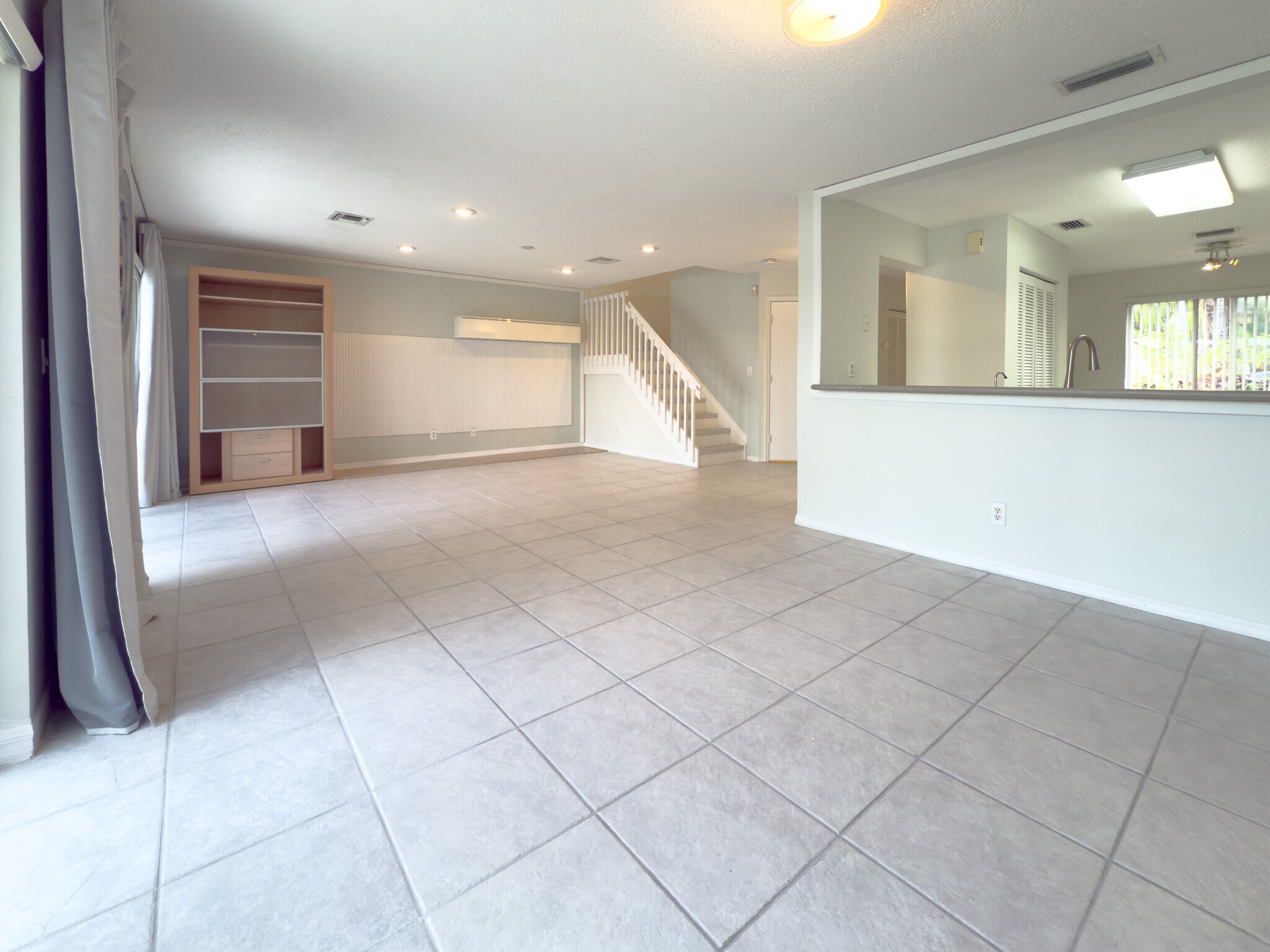 Building Photo - 1705 SW 110th Ter