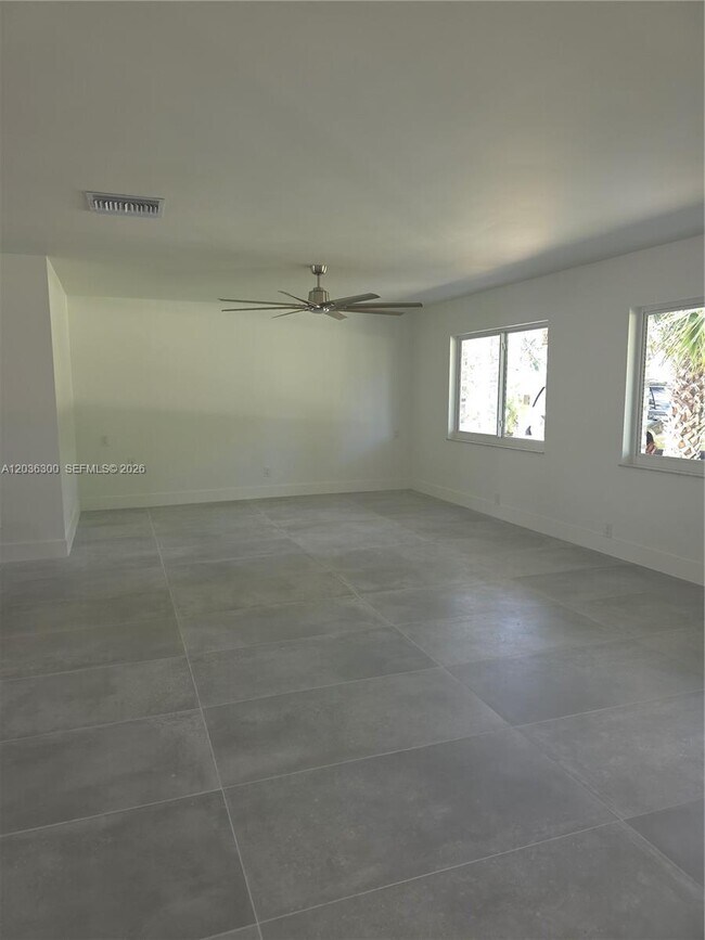 Building Photo - 1565 Thumb Point Dr