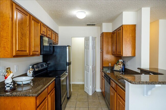 Building Photo - Ready Move to move 2 bedroom 2 bath Condo for Rent