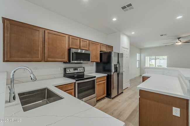 Building Photo - 3877 S Coach House Dr