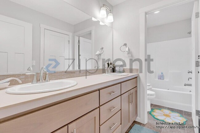 Building Photo - 30985 NW Brooking St