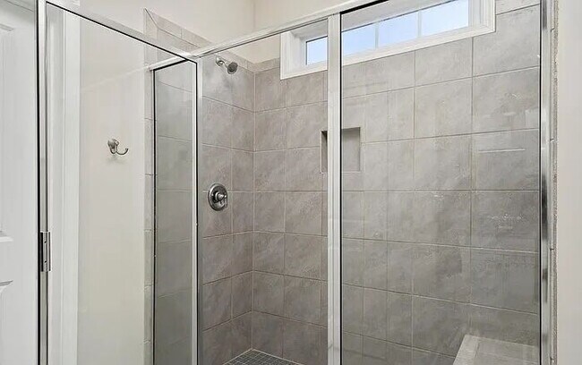 Building Photo - Spacious 4-Bedroom Retreat with 3 Full Baths in Anderson's Prime Location!