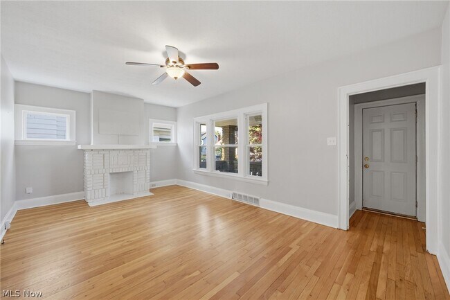 Building Photo - 2058 Wascana Ave