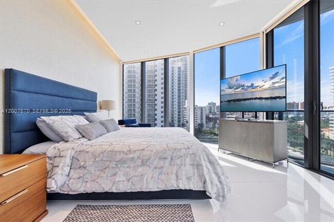 Building Photo - 17475 Collins Ave