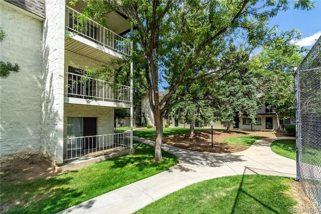 Building Photo - 2 bedroom condo for immediate rental ** SE...