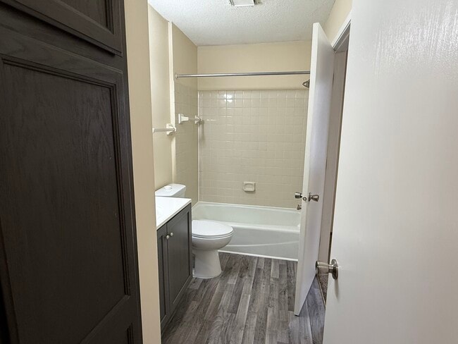 Building Photo - 2528 Birchview Ln