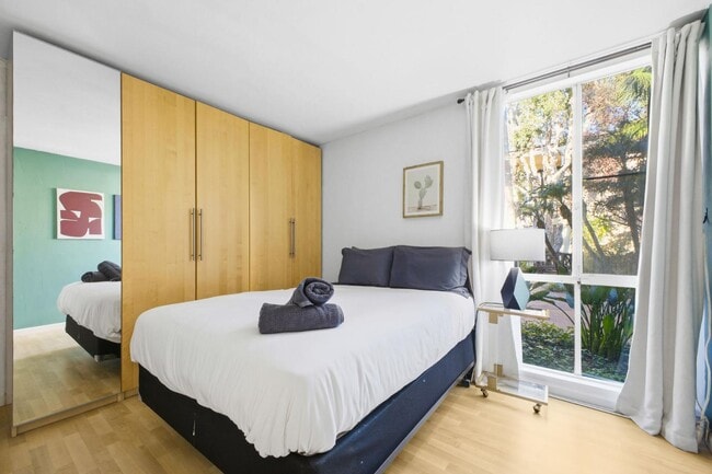 Building Photo - 6333 La Jolla Blvd