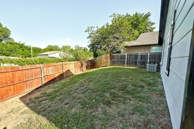 Building Photo - 313 Belmont Dr