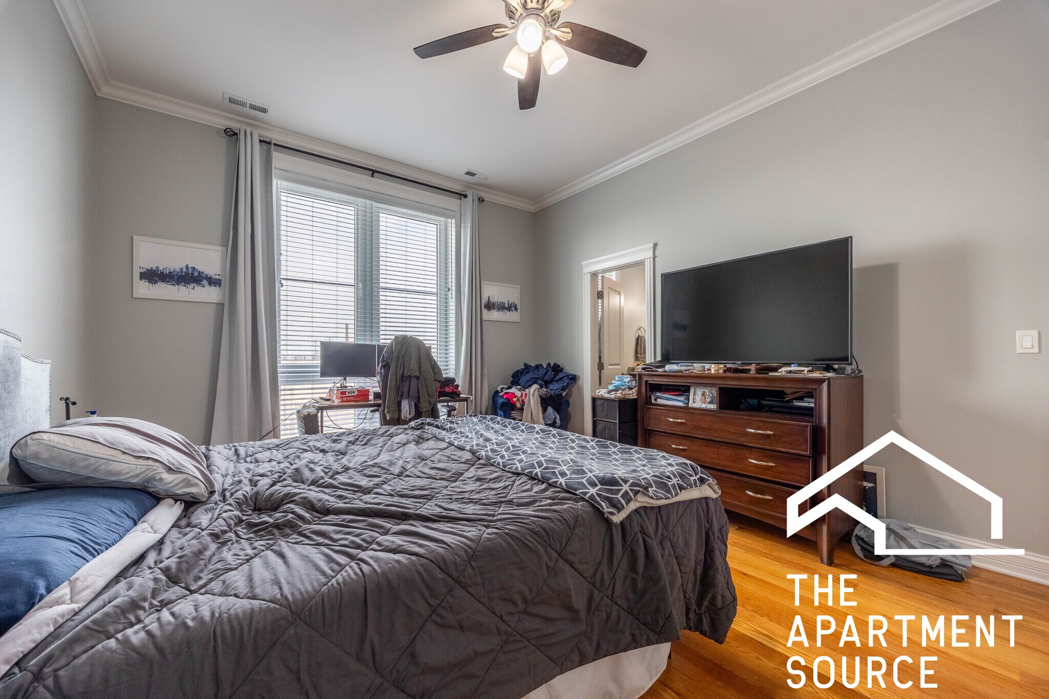 Building Photo - 520 N Western Ave