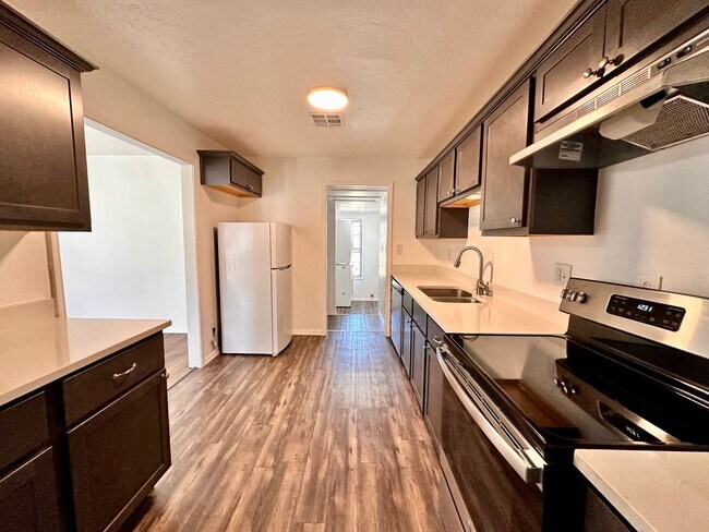 Building Photo - For Rent – Charming NW OKC Home with Solar Panels & Huge Backyard - Move in Deposit-Free (If Qual...