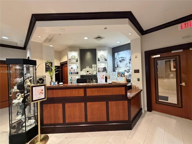 Building Photo - 600 W Las Olas Blvd