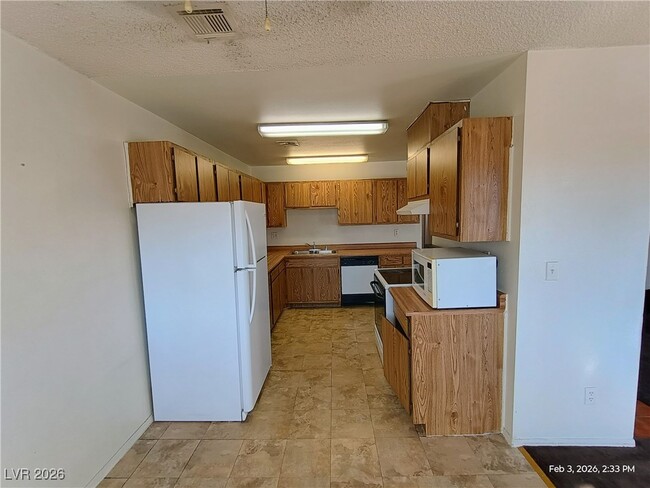 Building Photo - 6228 Ilanos Ln