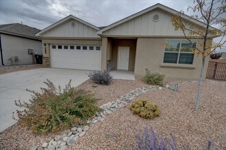 Building Photo - New Twilight Home