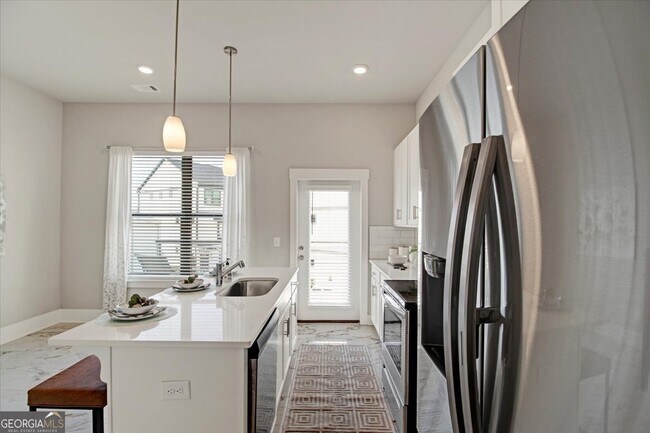 Building Photo - 2030 Main St NW