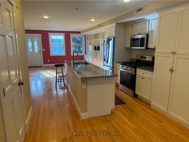 Building Photo - 4 Sherman Ct