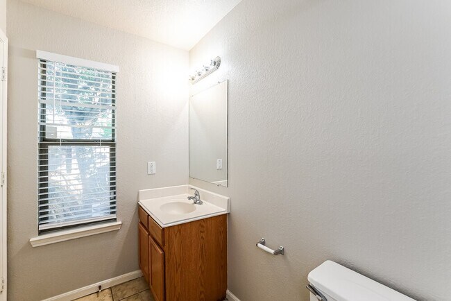 Building Photo - 20639 Tealbrook Dr