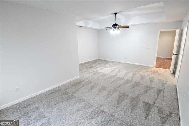 Building Photo - 1865 Oak Tree Hollow