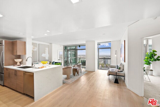 Building Photo - 13650 Marina Pointe Dr