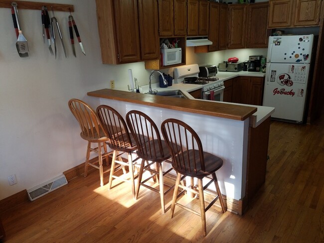 Building Photo - Amazing 5 Bedroom 2.5 Bath Home w/ 300sqft...