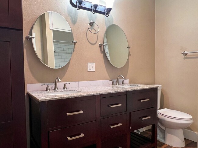 Building Photo - 3BD/2BA+FLEX HOME IN LEBANON