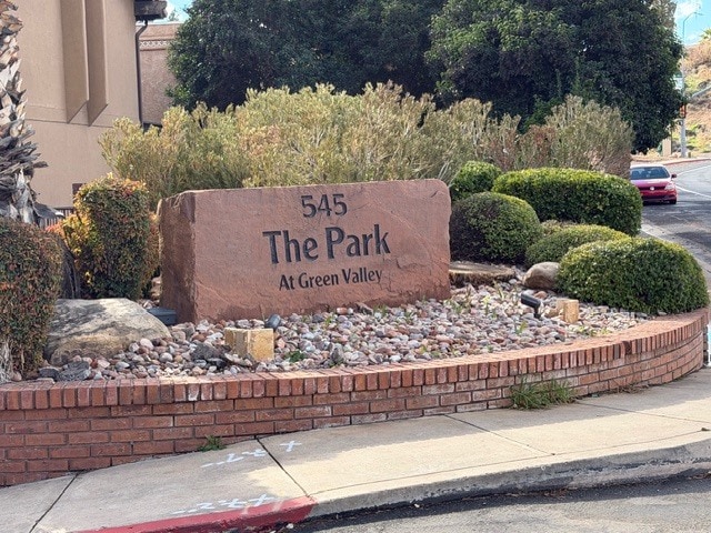 Building Photo - 545 S Valley View Dr