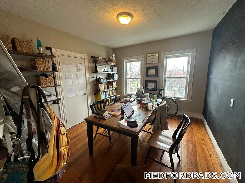 Building Photo - 9 Medford St