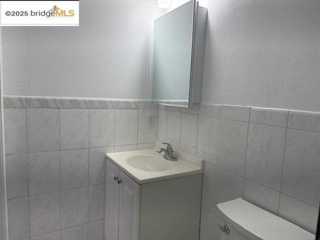 Building Photo - 916 W 4th St