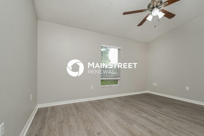 Building Photo - 3 Bedroom Pet-Friendly Home in Winter Have...