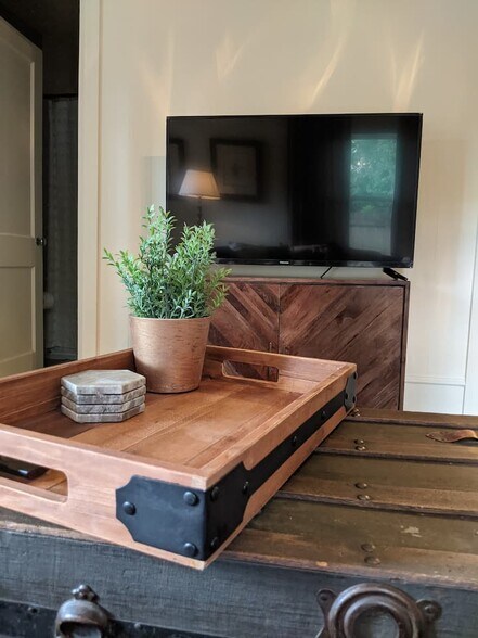 Building Photo - 606 E Minnesota Ave