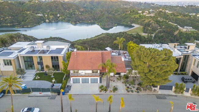 Building Photo - 2028 Stradella Rd