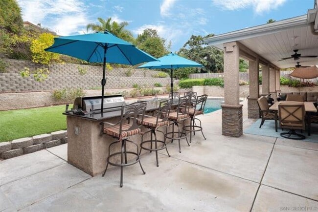 Building Photo - Stunning single-story Vista Del Cerro home with a private backyard oasis designed for effortless ...