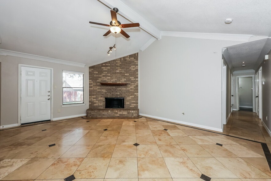 Building Photo - 3400 Meadowmoor St