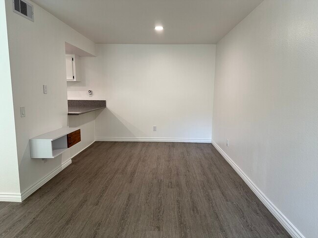 Building Photo - 28112 Mariposa