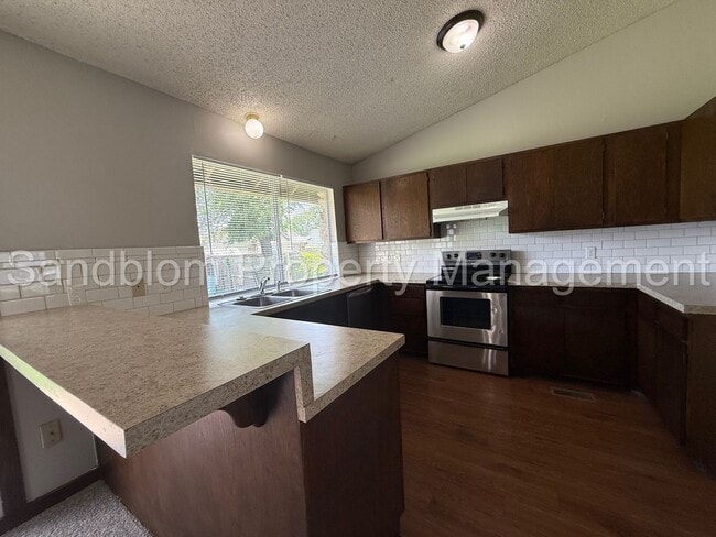 Building Photo - FOR LEASE | Eastland Acres | Available Now!
