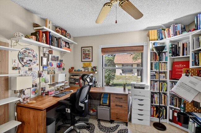 Building Photo - 117 Vía De Casas Norte