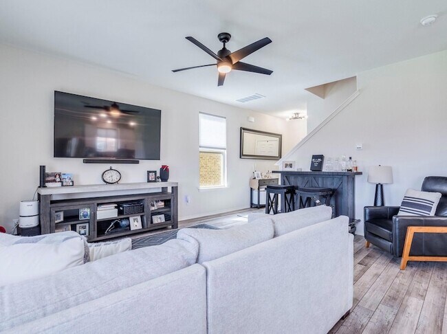 Building Photo - 624 Pepperbark Loop