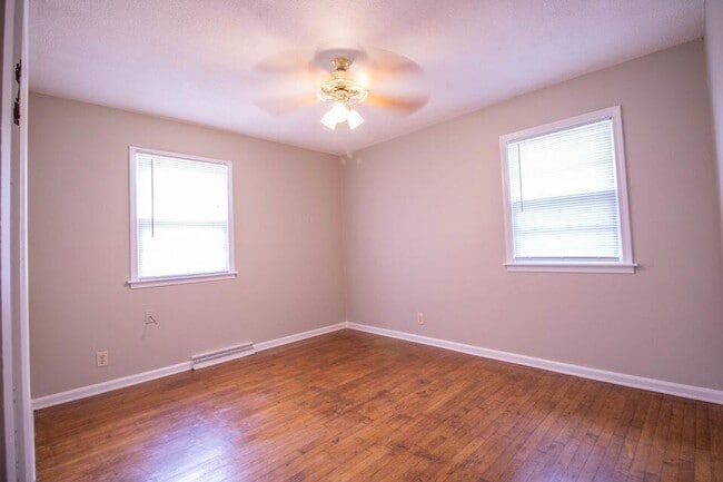 Building Photo - 2817 N Willowbrook Rd