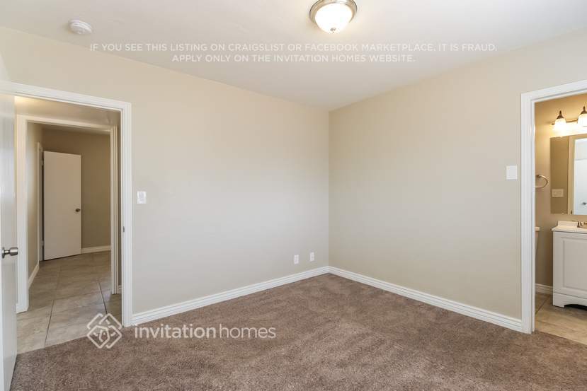 Building Photo - 1649 E 1st St