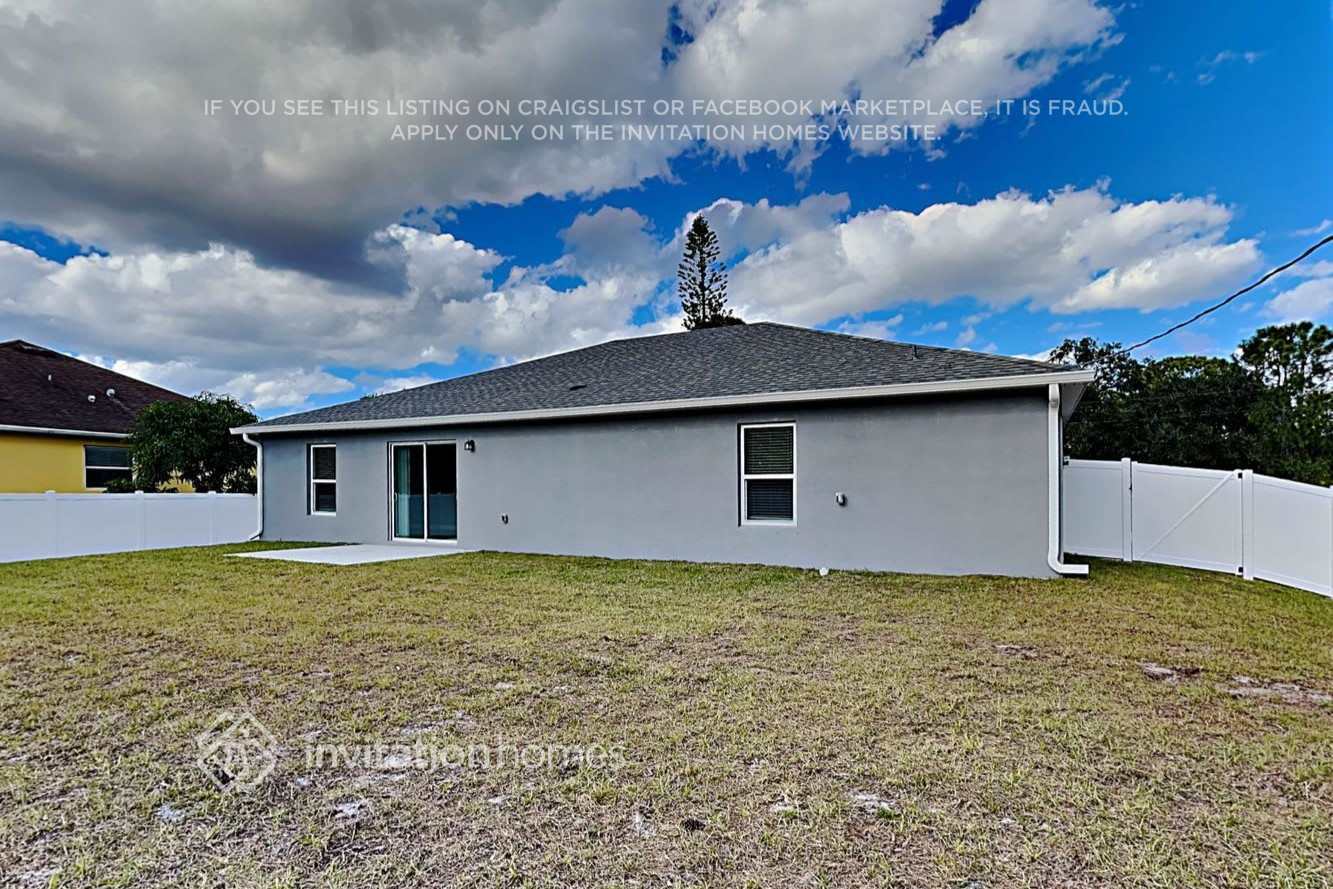 Building Photo - 519 Fort Pierce St SW