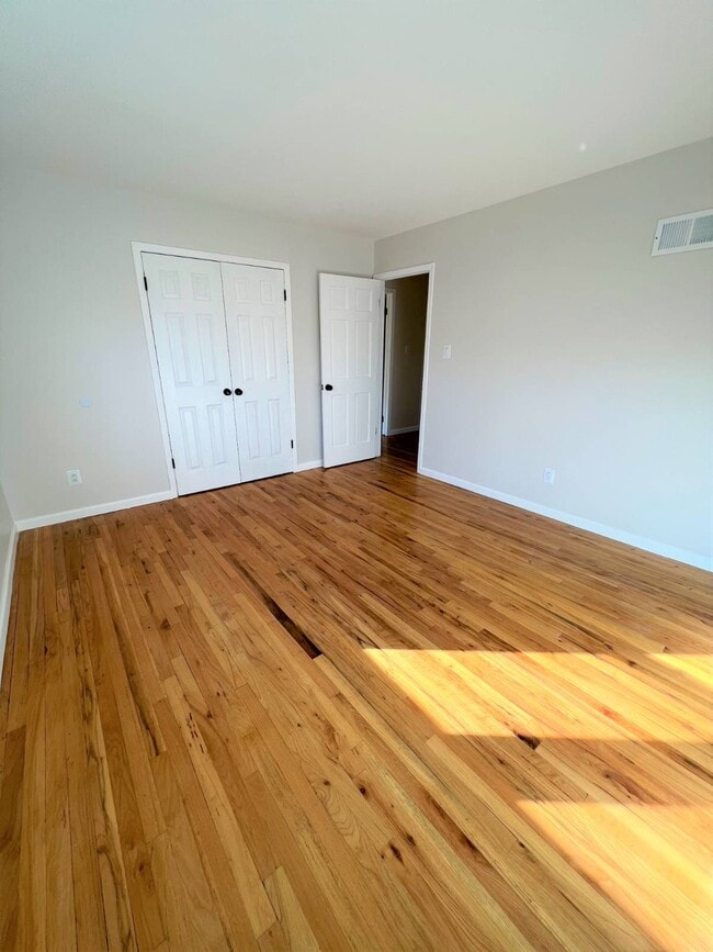 Building Photo - 15-28-28 Parsons Blvd