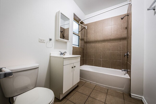 Building Photo - 7954 S Justine St 1538-42 E 80th Chicago, IL 60620