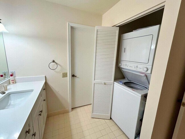 Building Photo - 10058 Laurelwood Pl