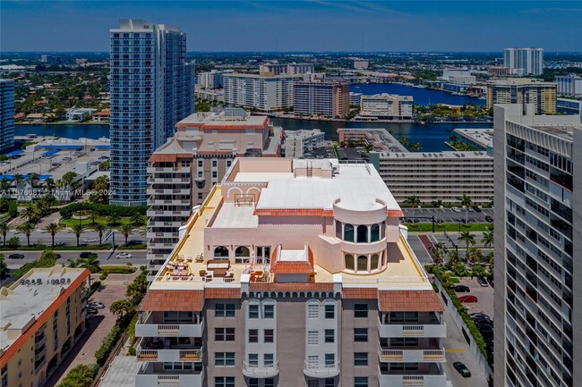 Building Photo - 1912 S Ocean Dr