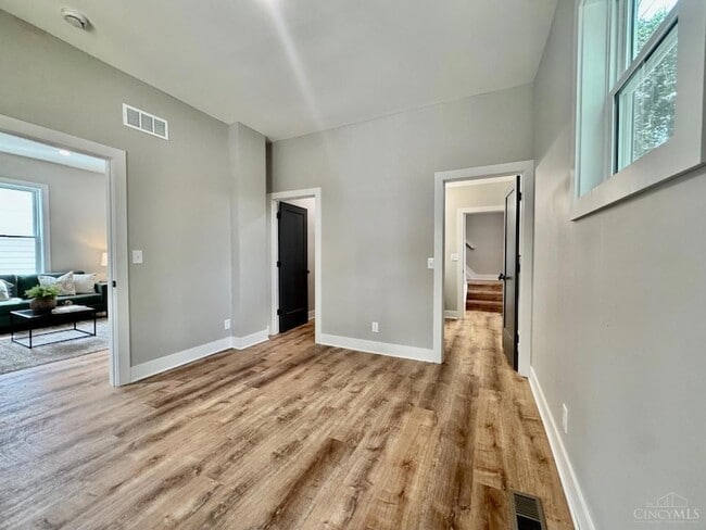 Building Photo - 4605 Thoburne St