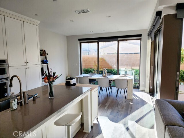 Building Photo - 109 Tritone